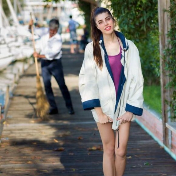 Meet your Posher, Iddy - Picture 2 of 3